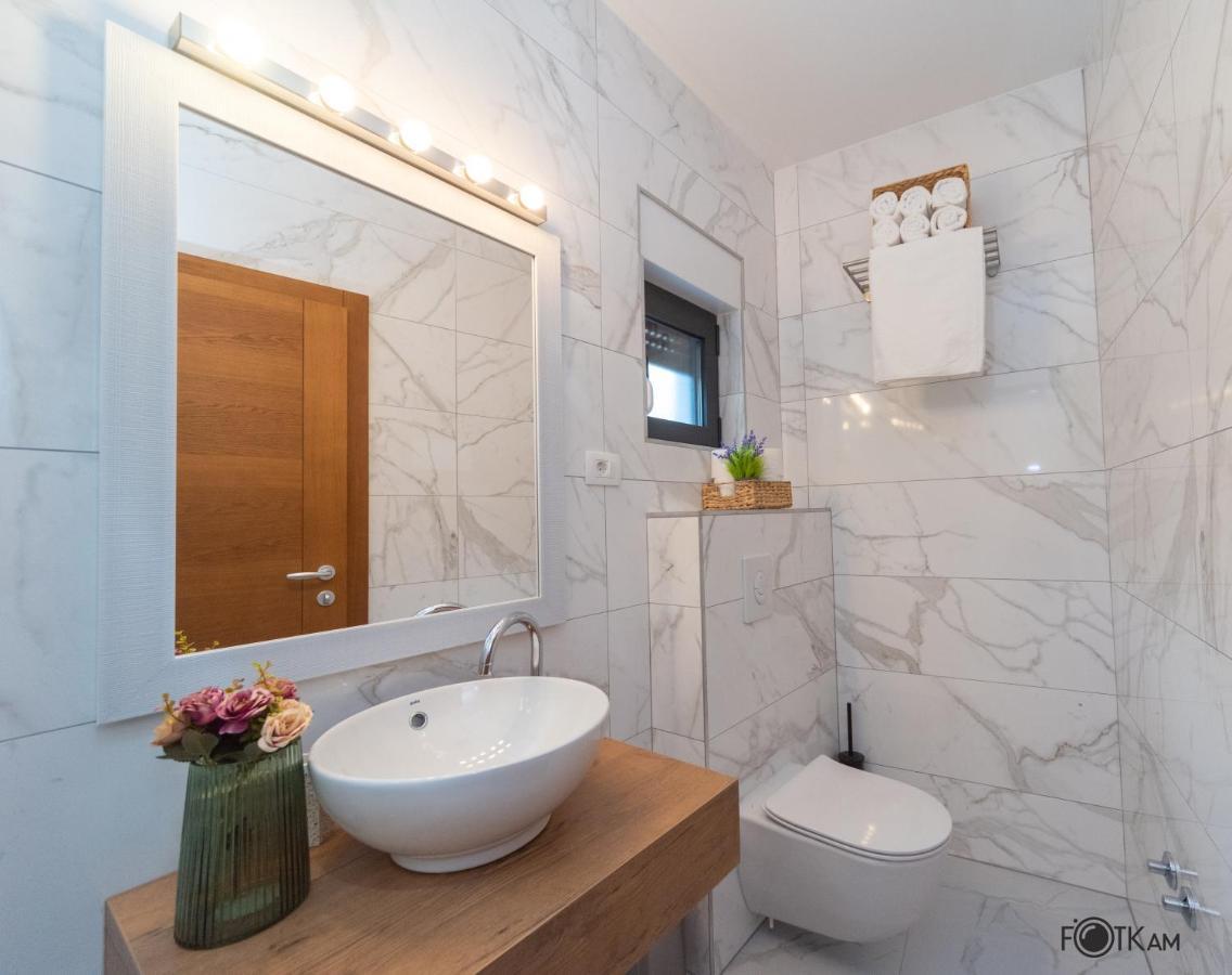 Libar Studio Apartments Baška Voda Buitenkant foto